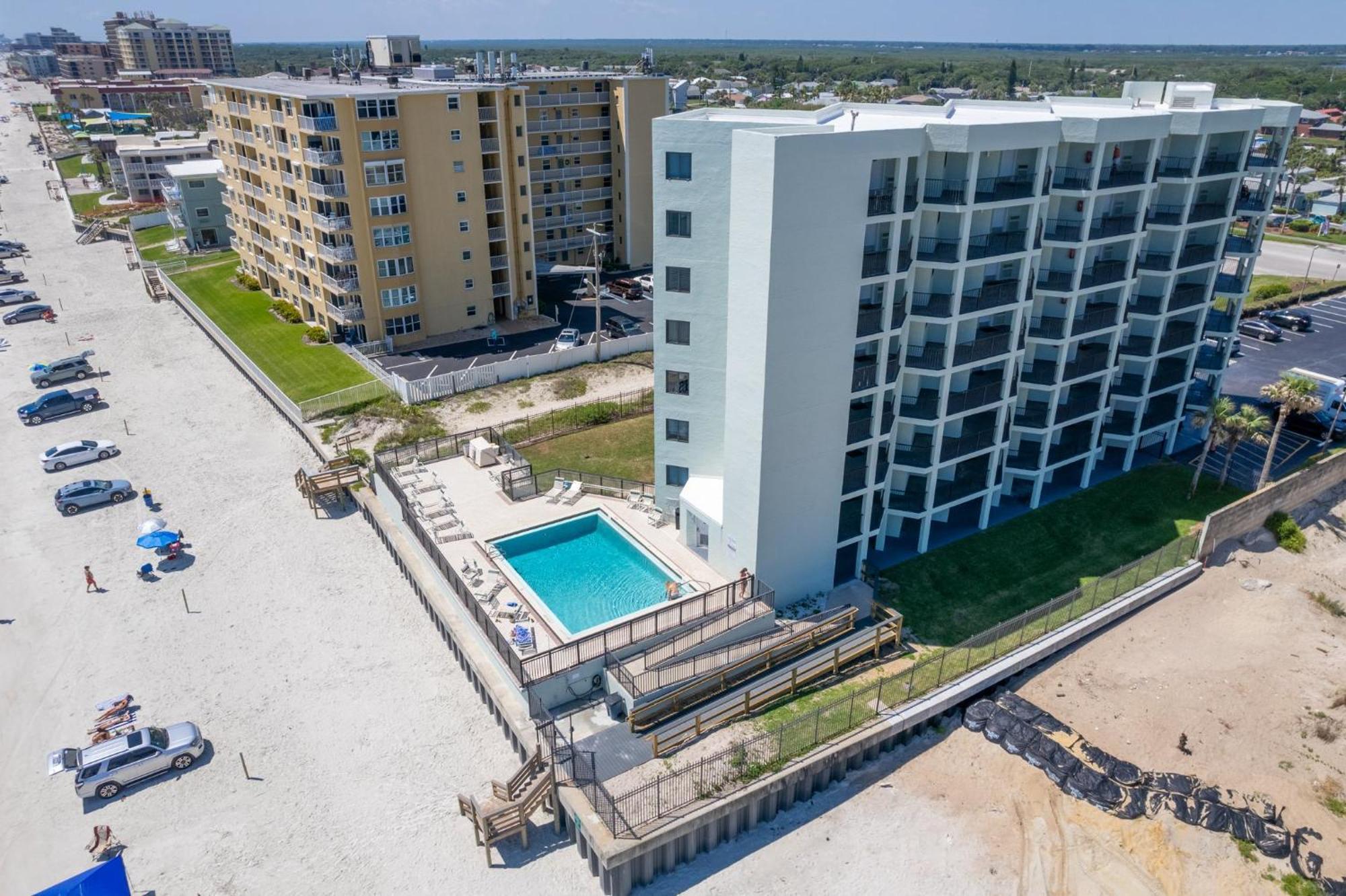 Ocean View With A Beachfront Pool At Ocean Trillium Condo ~ 403 New Smyrna Beach Exterior photo